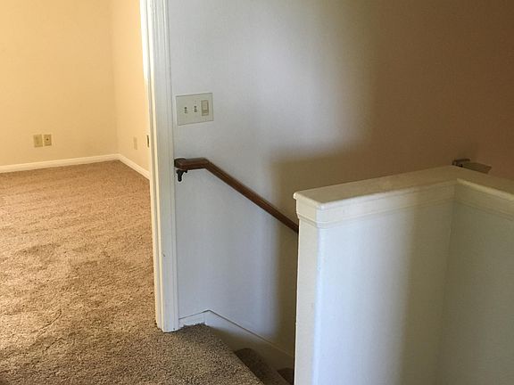 5th image of 1054 Diamond St