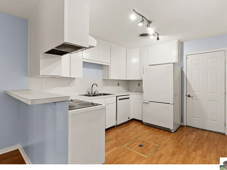 204 Oak St — Photo 41