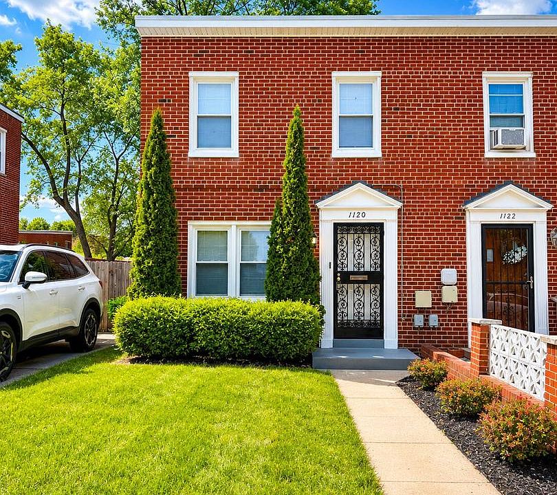 1st image of 1120 Carrington Ave
