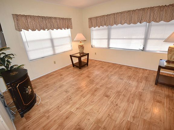 4th image of 93 Redwood Ln #93