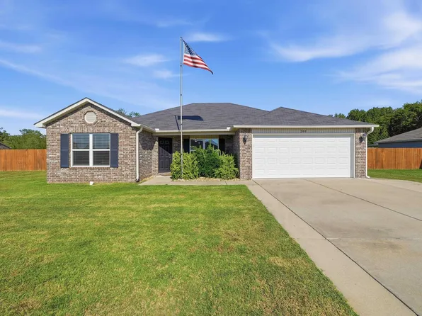 200 Hemlock Dr, Conway, AR 72032