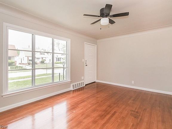 3rd image of 19802 Gardenview Dr