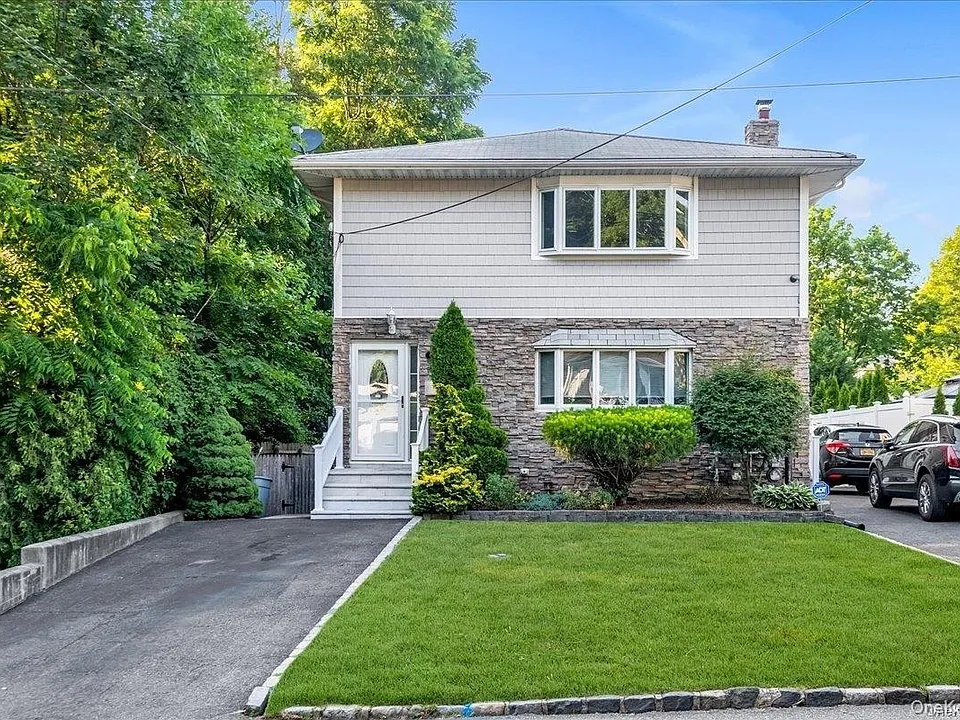 49 Neulist Ave #2