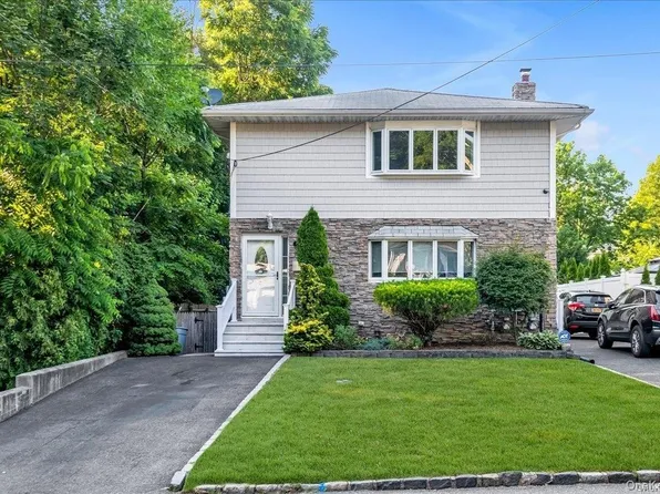 49 Neulist Ave Floor 2, Pt Washington, NY 11050