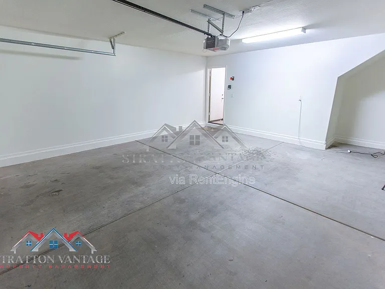 2218 N 77th Dr — Photo 15