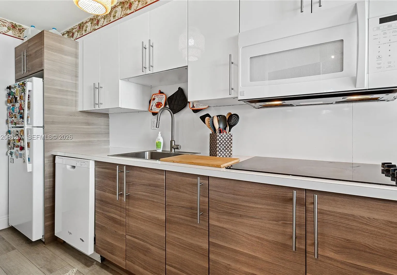 Islander Condo Apts — Photo 4