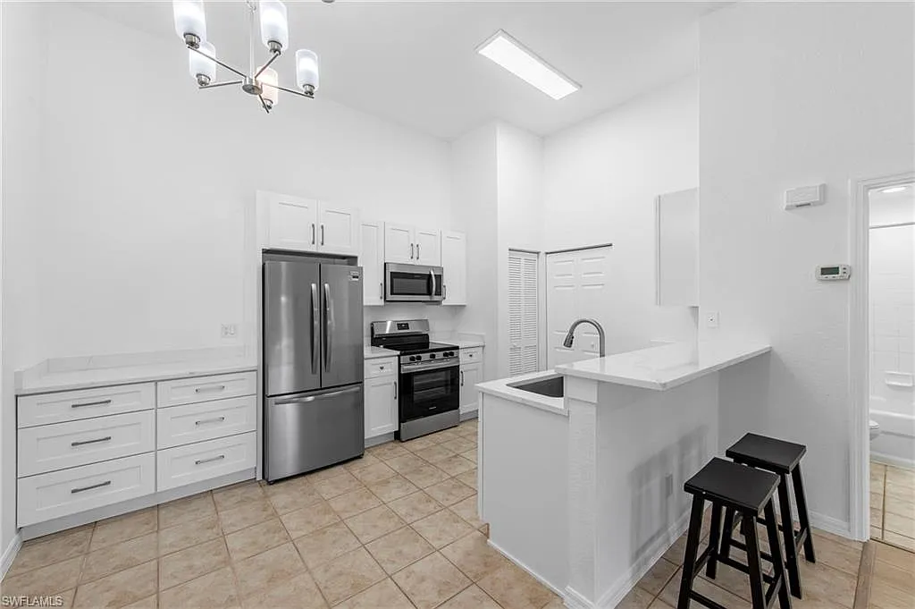 1 bed, 1.0 bath, 713 sqft, $1,600 — Photo 3