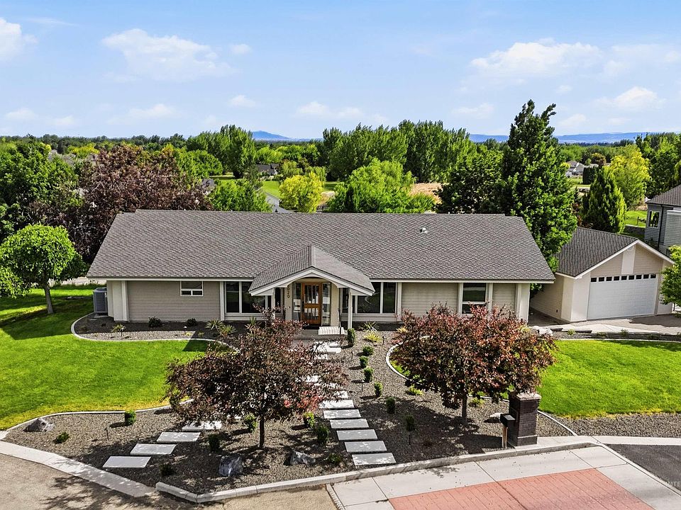 1st image of 2020 Primrose Ln