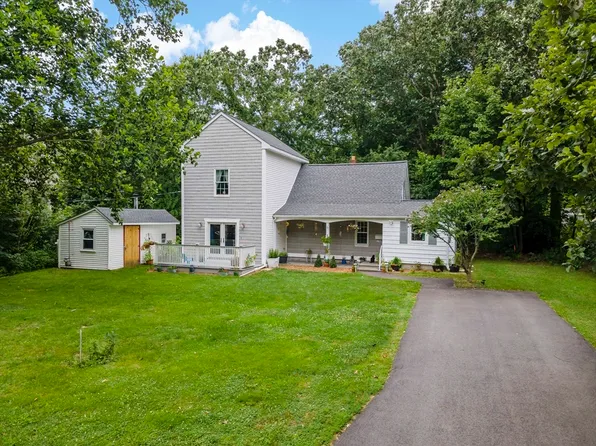 37 Henri St, Somerset, MA 02726