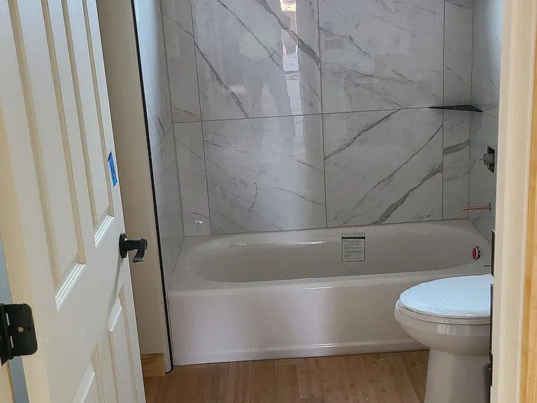 Main Bathroom.