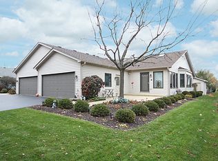 25 S Walnut Dr, North Aurora, IL 60542