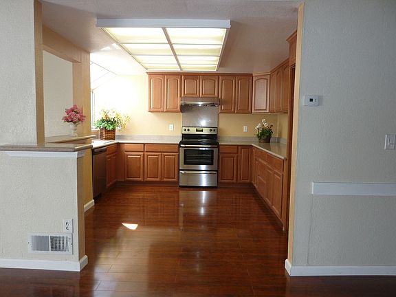 3rd image of 302 Shoreline Dr
