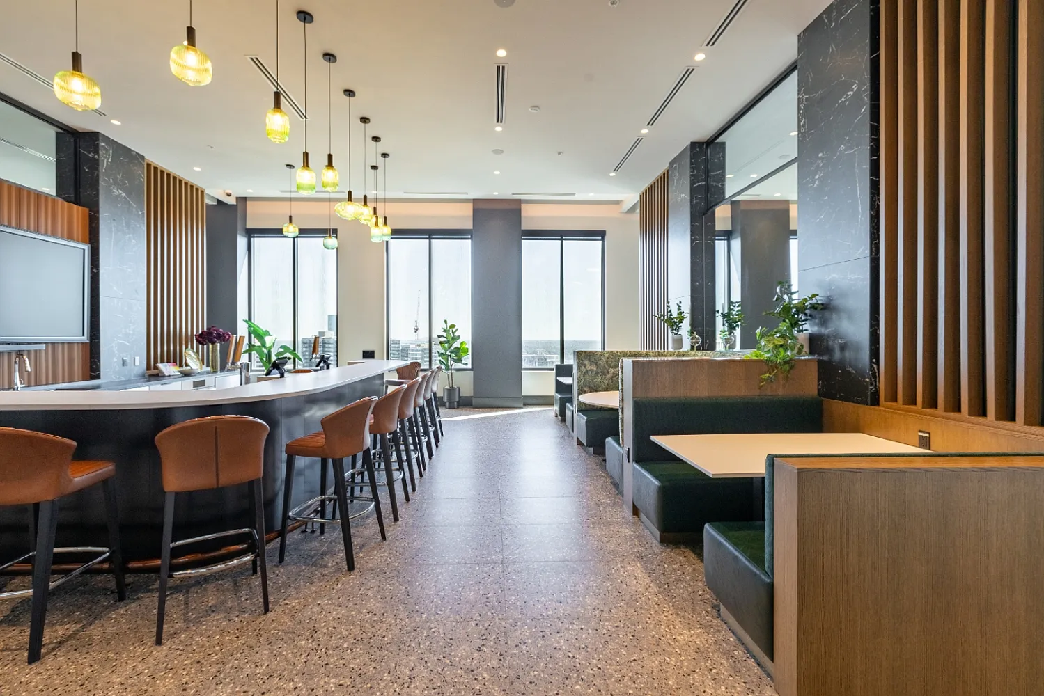 Momentum Midtown — Photo 2