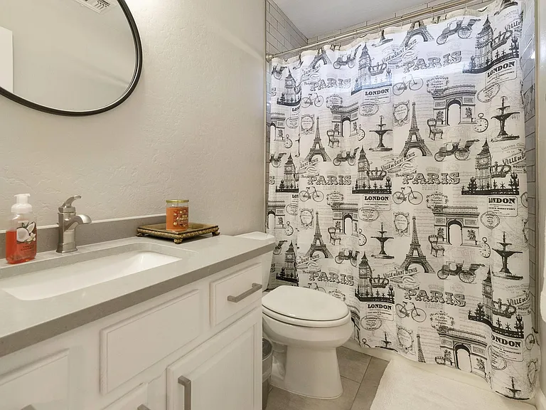 1425 E Morelos St — Photo 27