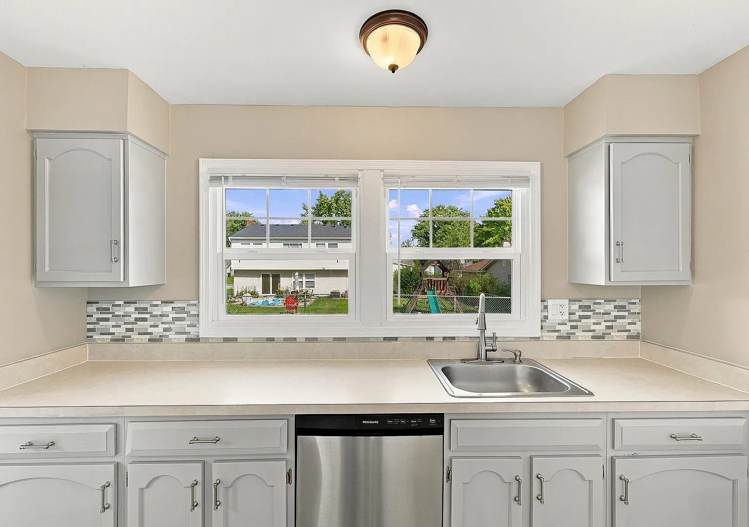 3 bed, 1686 sqft, $3,200 — Photo 4