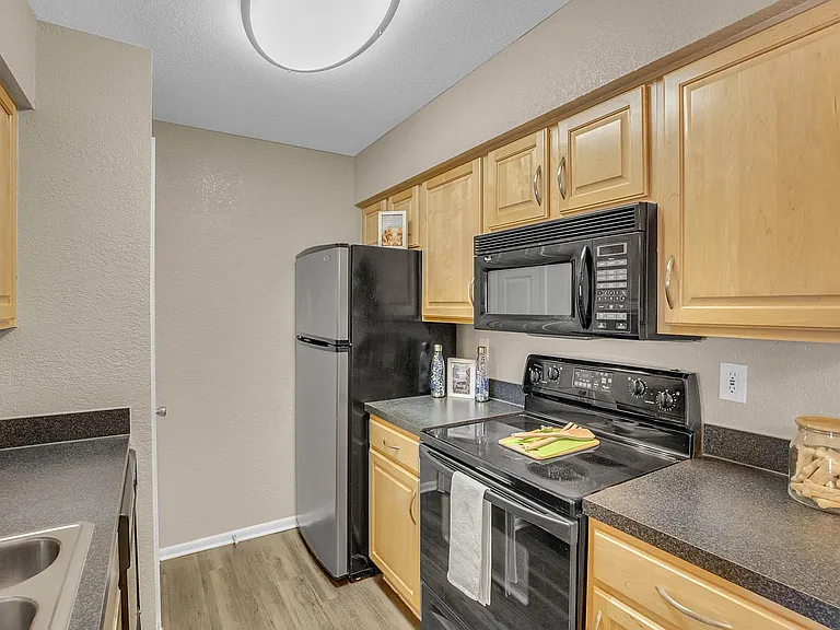 8500 Belcher Rd — Photo 2