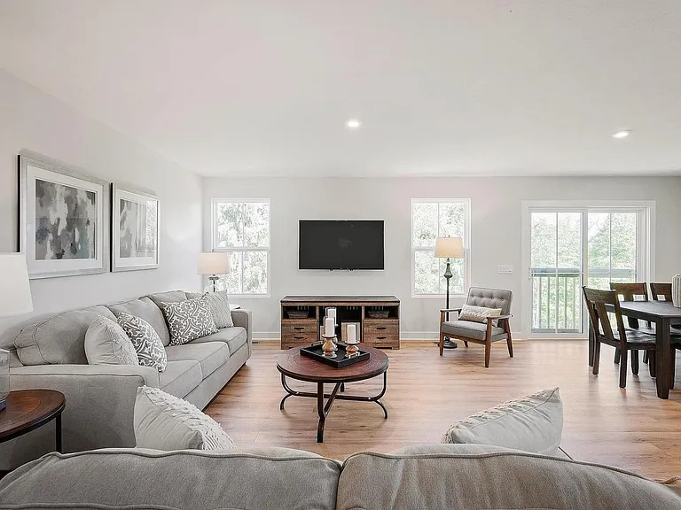 3695 Mayfield Rd — Photo 7