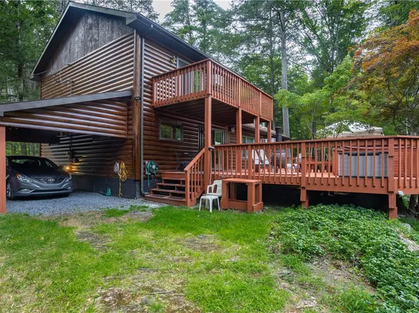 2132 Bridge Side Dr, East Stroudsburg, PA 18302