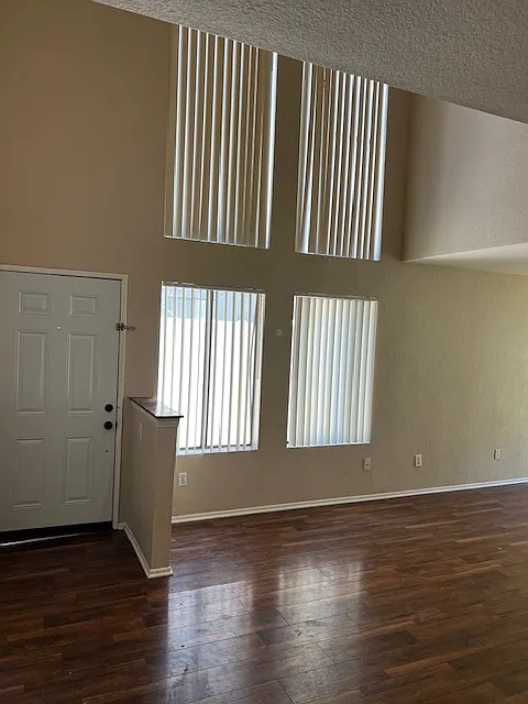 2 bed, 1000 sqft, $2,300 — Photo 4