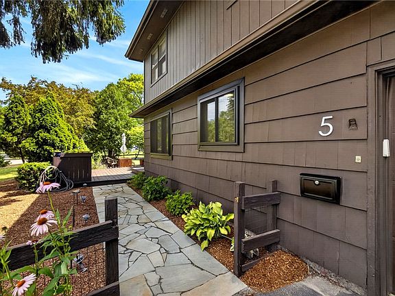 2nd image of 5 Beekman Pl