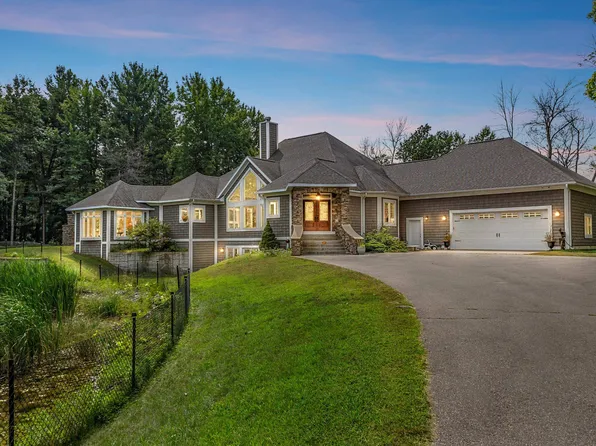 4307 13th St, Menominee, MI 49858