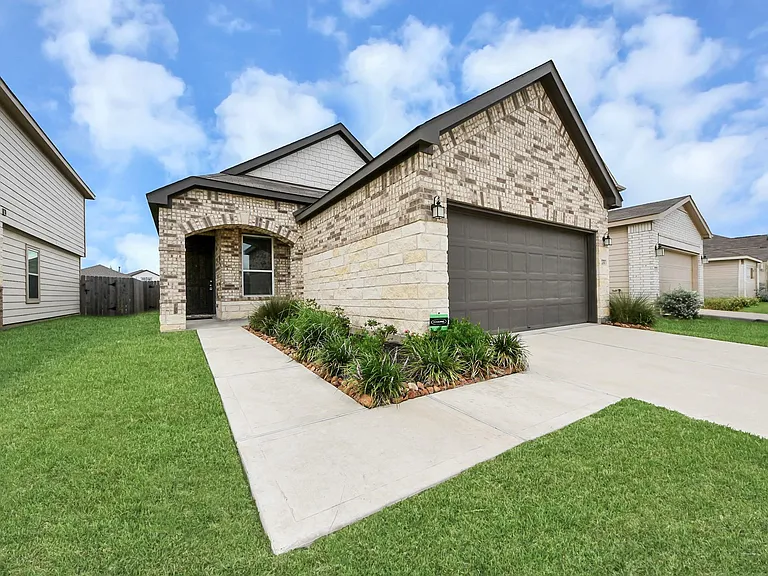 22830 Brisbee Ln — Photo 1