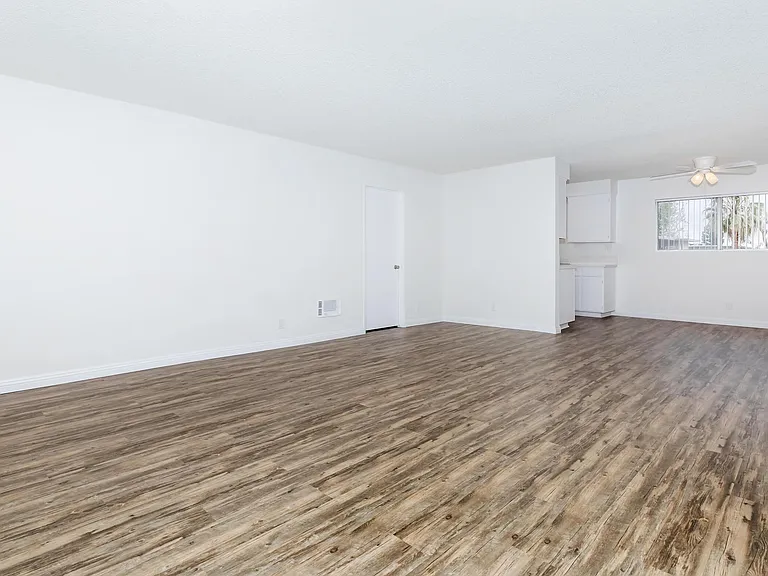 Emerald Victoria Apartments — Photo 17