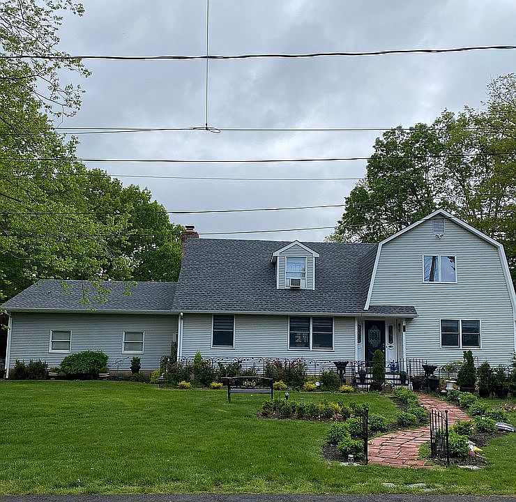 2nd image of 31 12th St