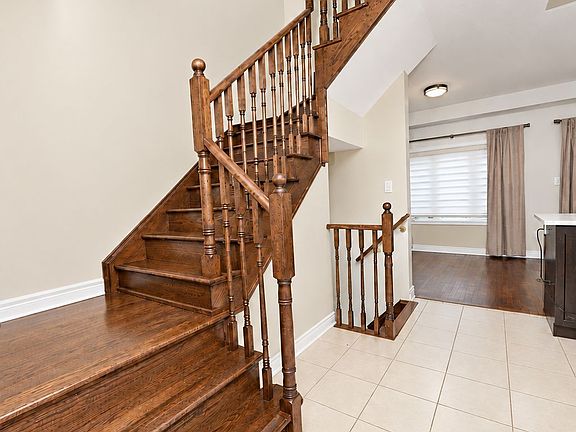 4th image of 63 Forsyth Cres N