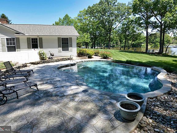 5th image of 6119 Country Club Dr