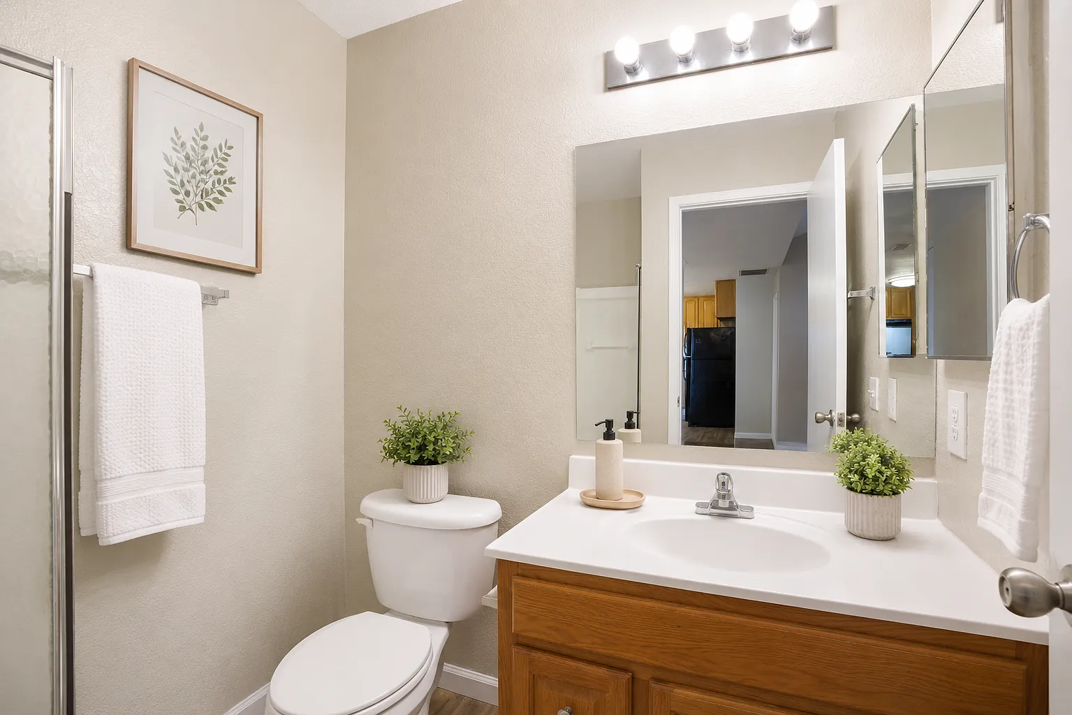 2 bed, 704 sqft, $2,139 — Photo 4
