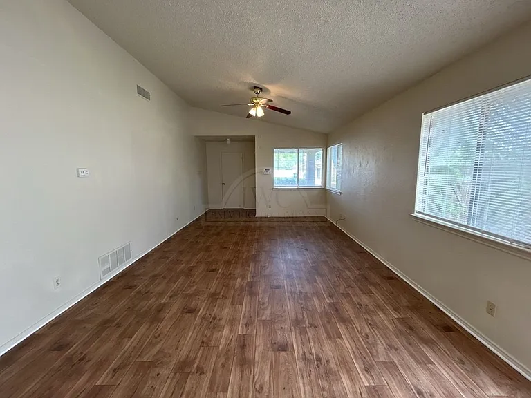 2108 Carousel Dr — Photo 2