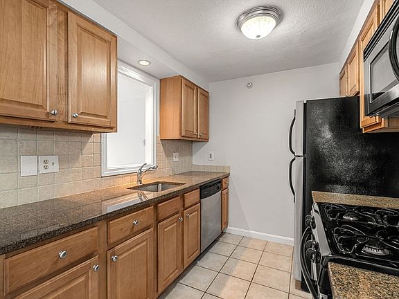 5th image of 56 Townsend St APT C23