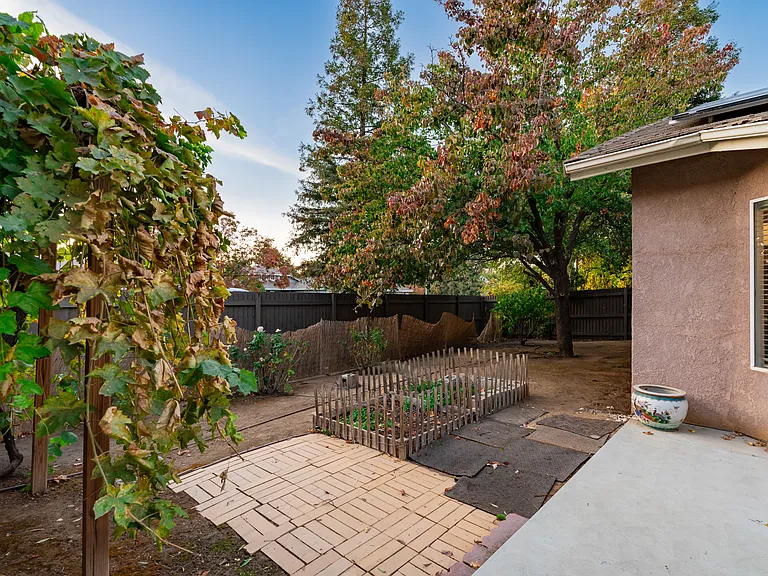 2834 Mitchell Ave — Photo 21