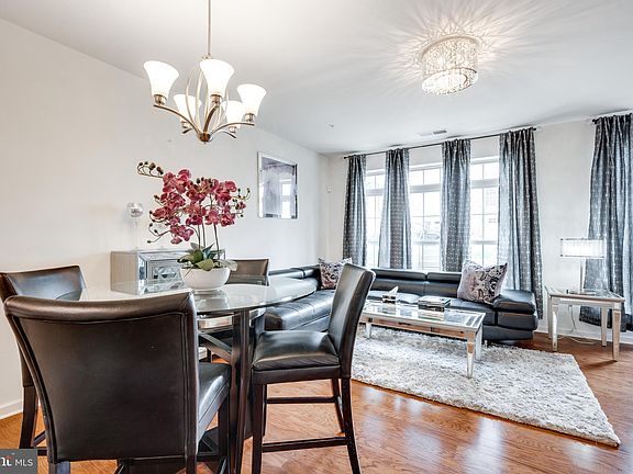 4th image of 3699 Chippendale Cir #66