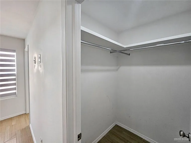 1525 W B St — Photo 14