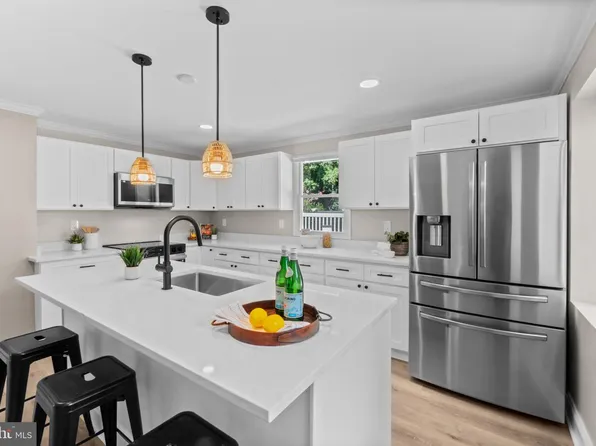 138 Carvel Beach Rd, Baltimore, MD 21226