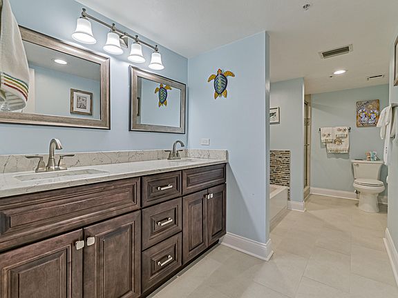 4th image of 3 Oceans West Blvd APT 2D1