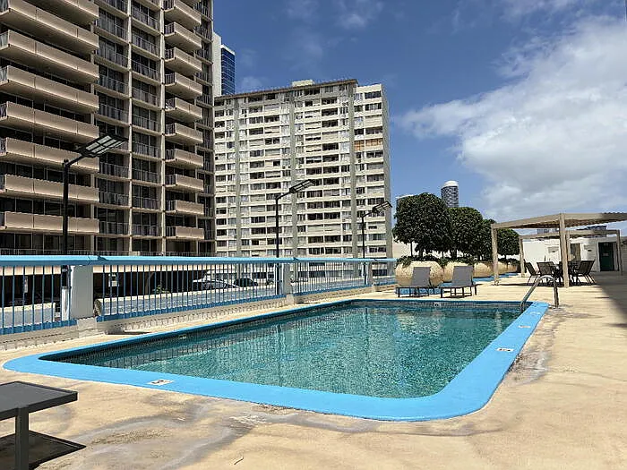 Building Photo - 1560 Kanunu St #916