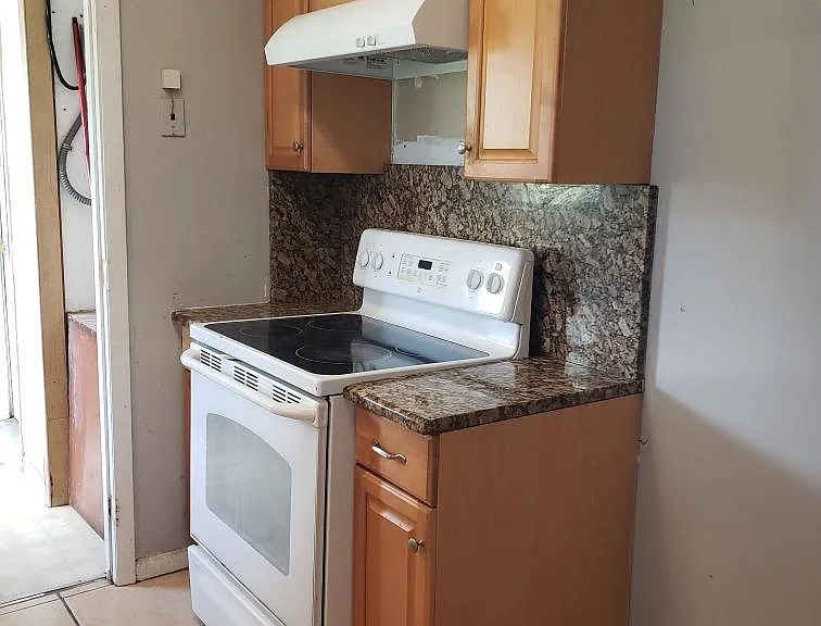 1420 Kimdale St E — Photo 5