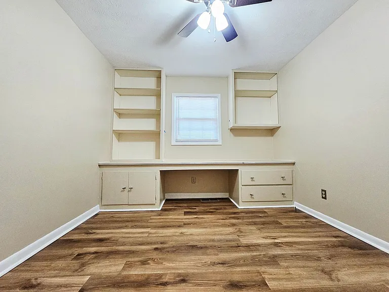 7526 Bridgeman Dr — Photo 7
