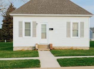 804 19th St, Gothenburg, NE 69138