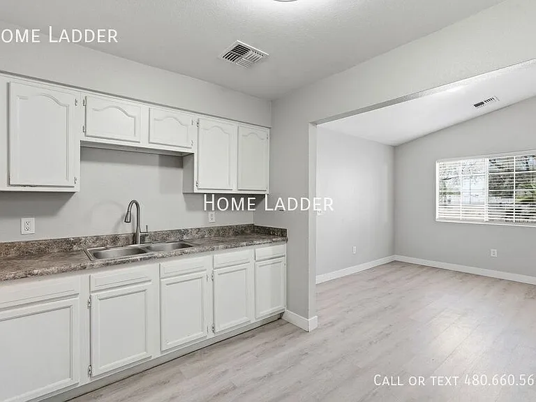 62 N Vista Ave — Photo 12