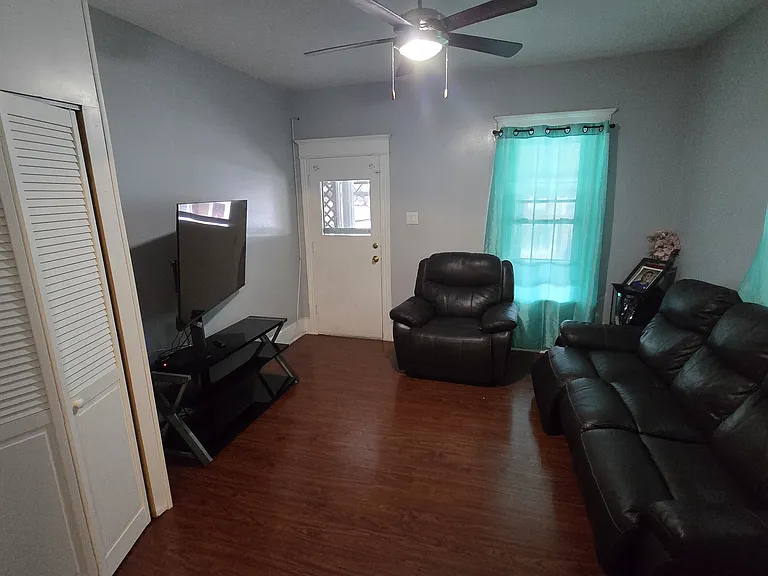 601-603 W Main St #1 — Photo 8