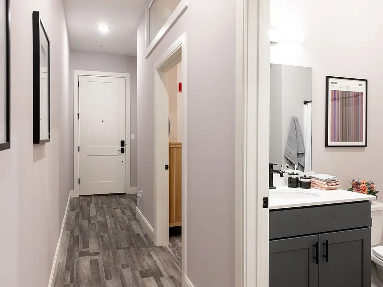 The Residence at 1555 Elm — Photo 30