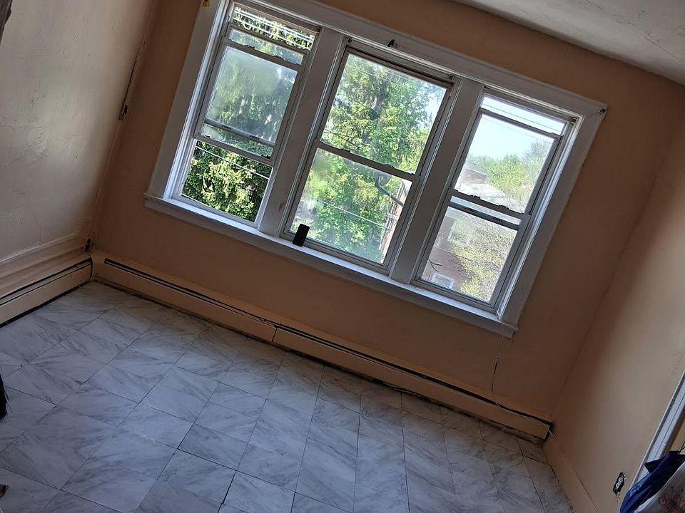 Building Photo 4