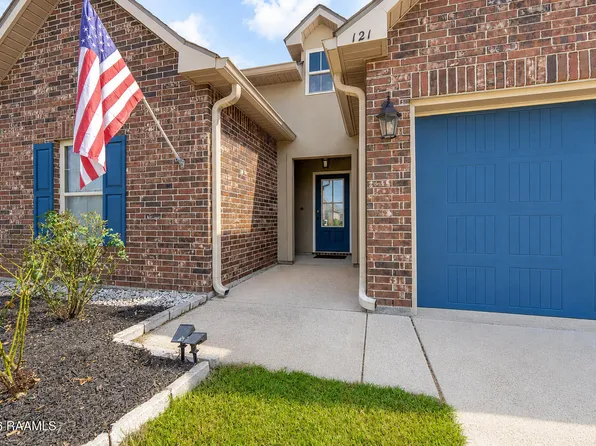 121 Peak Valley St, Youngsville, LA 70592
