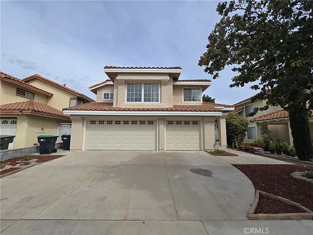 4 bed, 2.5 bath, 2187 sqft, $3,600 — Photo 2