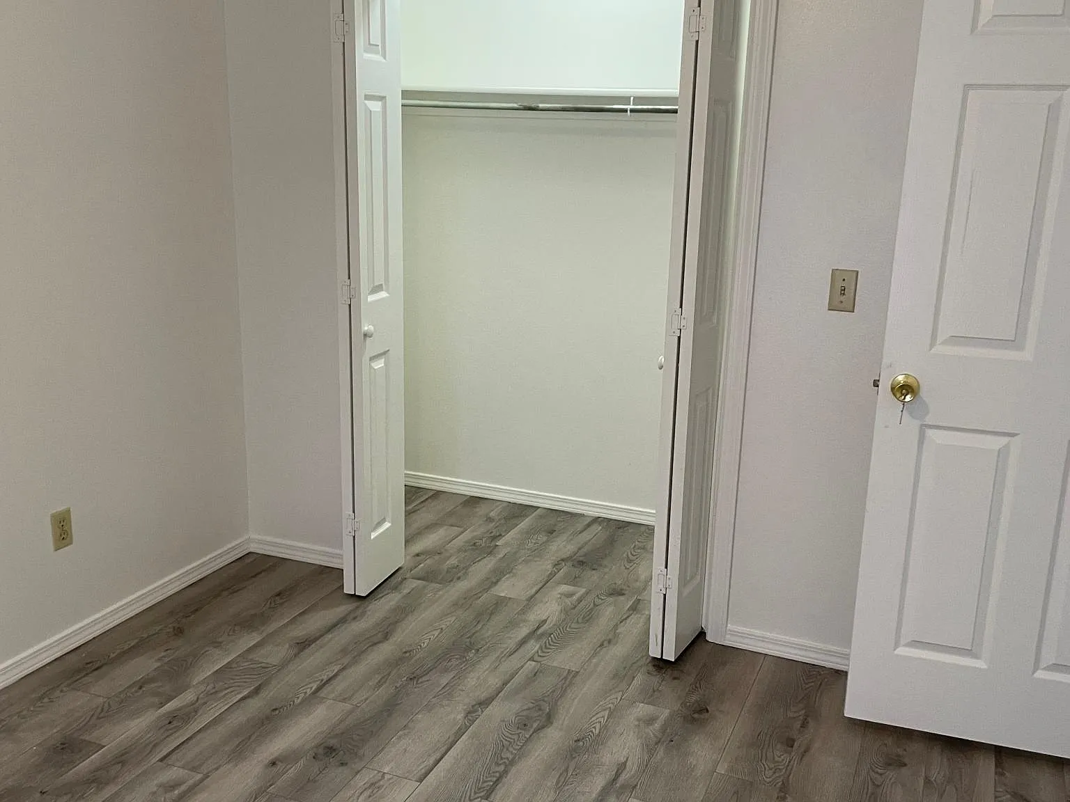 323 E Dorcus St — Photo 2