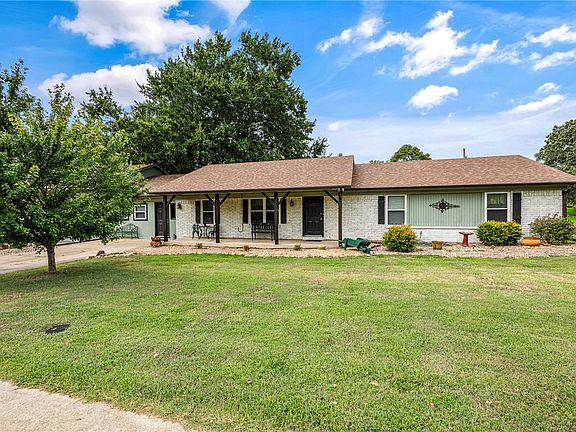 2nd image of 1848 E Rolling Hills Dr